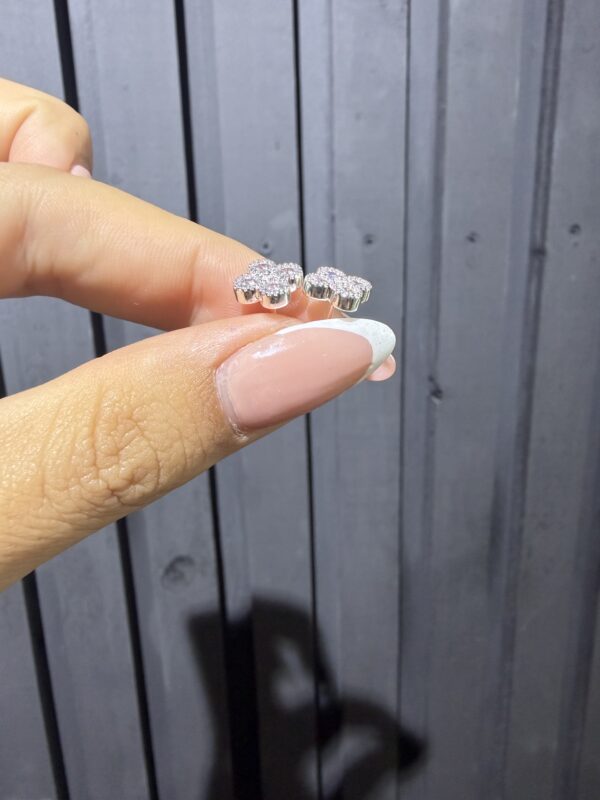 AROS FLOR CON ZIRCON PLATA LEY 925 (2GR)
