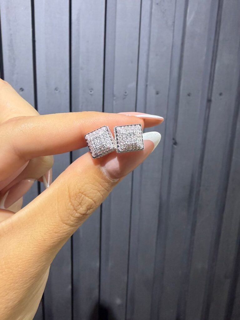 AROS CUADRADO CON ZIRCON PLATA LEY 925 (3.29GR)