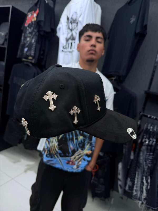 JOCKEY CURVO BARBA HEARTS B NEGRO CRUZ BRILLO DORADO MEXICANO