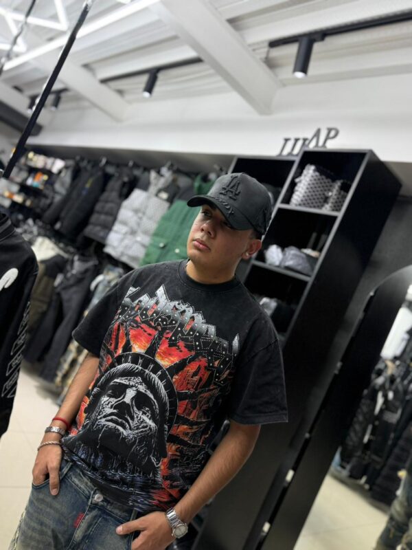 POLERA GODSPEED ESTATUA DE LA LIBERTAD NEGRA G6201