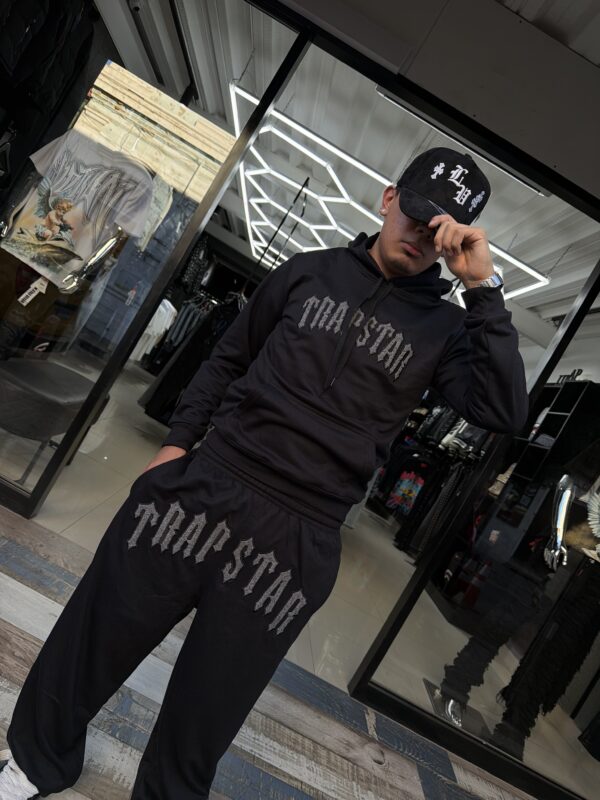 CONJUNTO TRAPSTAR 2 PIEZAS BLACK UNISEX