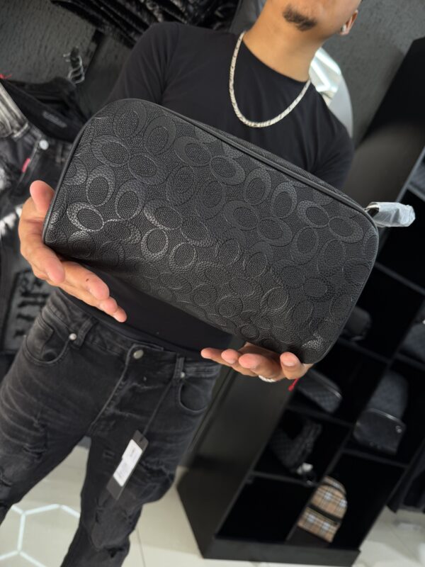 BOLSO DE MANO CH RELIEVE BLACK 3273