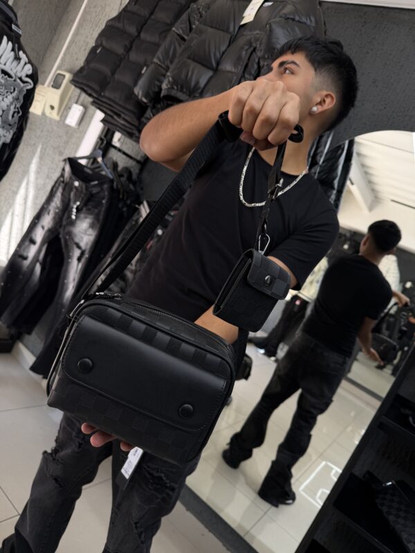 BOLSO LV CUADRO CON MONEDERO RELIEVE BLACK 6387