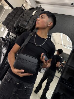 BOLSO LV FLOR CON MONEDERO RELIEVE BLACK 6388