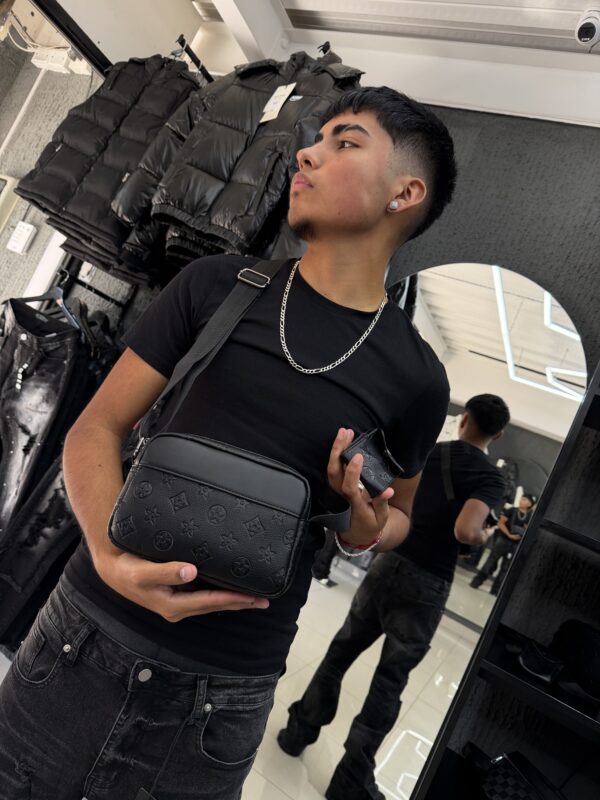 BOLSO LV FLOR CON MONEDERO RELIEVE BLACK 6388