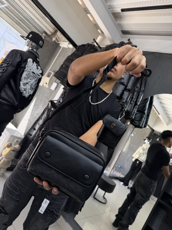 BOLSO CH RELIEVE CON MONEDERO BLACK 6387