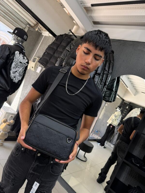 BOLSO CH RELIEVE BLACK GRANDE 7587
