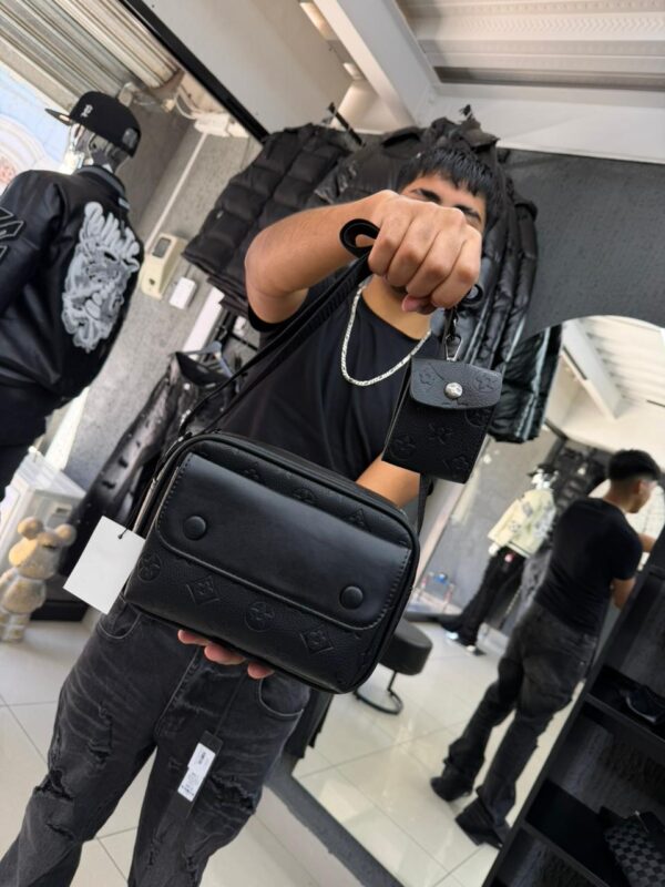 BOLSO LV RELIEVE CON MONEDERO BLACK UNISEX 6387