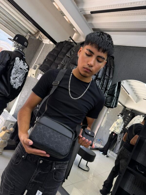 BOLSO CH CON MONEDERO RELIEVE BLACK 6388