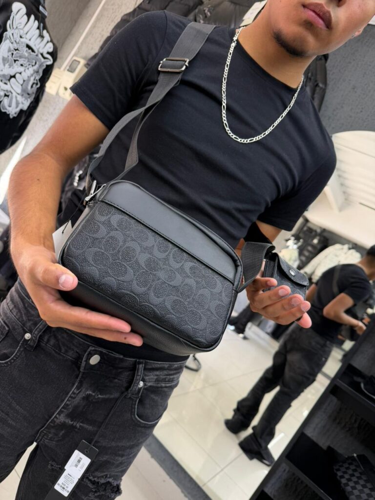 BOLSO CH CON MONEDERO RELIEVE BLACK 6388