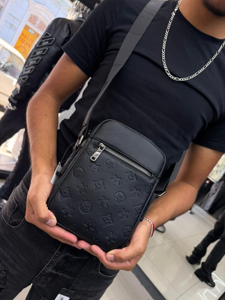 BOLSO LV FLOR RELIEVE NEGRO PEQUEÑO 6385