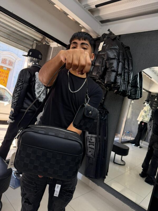 BOLSO LV RELIEVE CON MONEDERO CUADRO NEGRO 6388