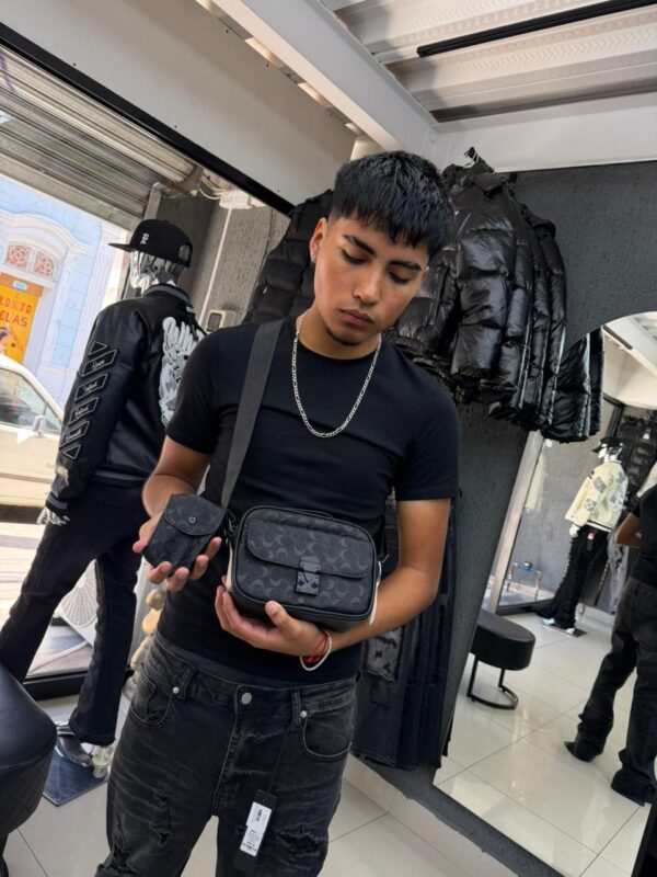 BOLSO CH RELIEVE CON MONEDERO NEGRO UNISEX 5368