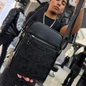 BOLSO CH RELIEVE NEGRO PEQUEÑO 6385