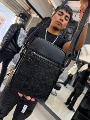 BOLSO CH RELIEVE NEGRO PEQUEÑO 6385