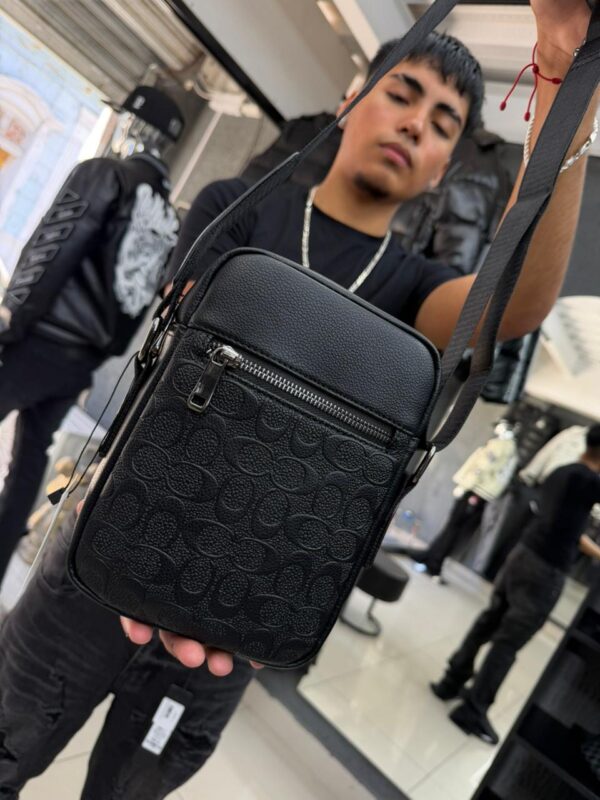 BOLSO CH RELIEVE NEGRO PEQUEÑO 6385