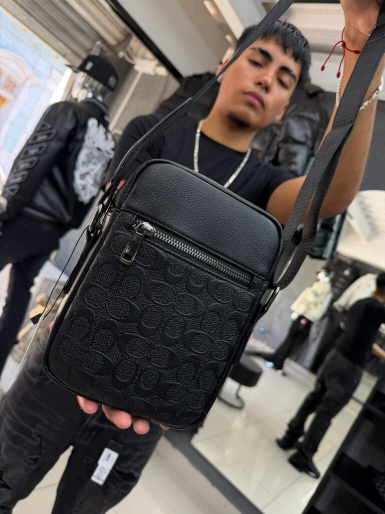 BOLSO CH RELIEVE NEGRO PEQUEÑO 6385