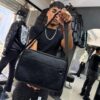 BOLSO LV RELIEVE FLOR NEGRO UNISEX 7587