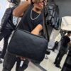 BOLSO LV RELIEVE FLOR NEGRO UNISEX 7587