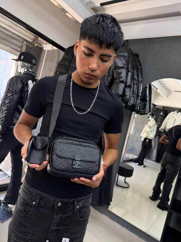 BOLSO LV RELIEVE FLOR CON MONEDERO NEGRO 5368