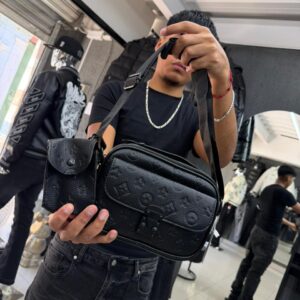 BOLSO LV RELIEVE FLOR CON MONEDERO NEGRO 5368