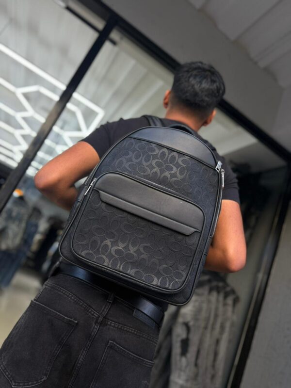 MOCHILA CH RELIEVE NEGRO 251210