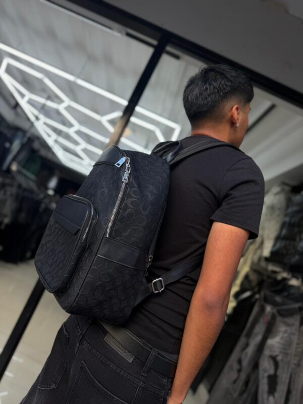MOCHILA CH RELIEVE NEGRO 251210