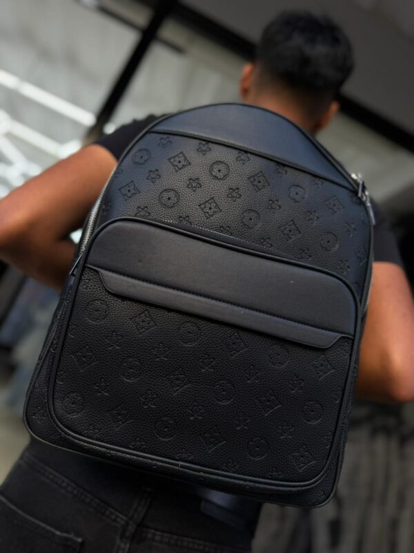 MOCHILA LV RELIEVE FLOR NEGRO 251210