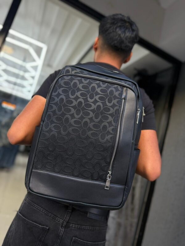 MOCHILA CH RELIEVE NEGRO 250101