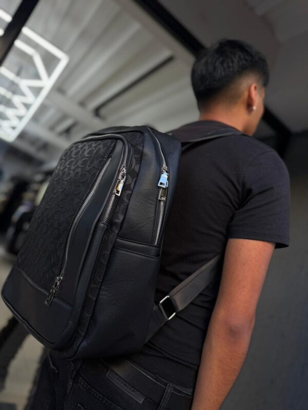 MOCHILA CH RELIEVE NEGRO 250101