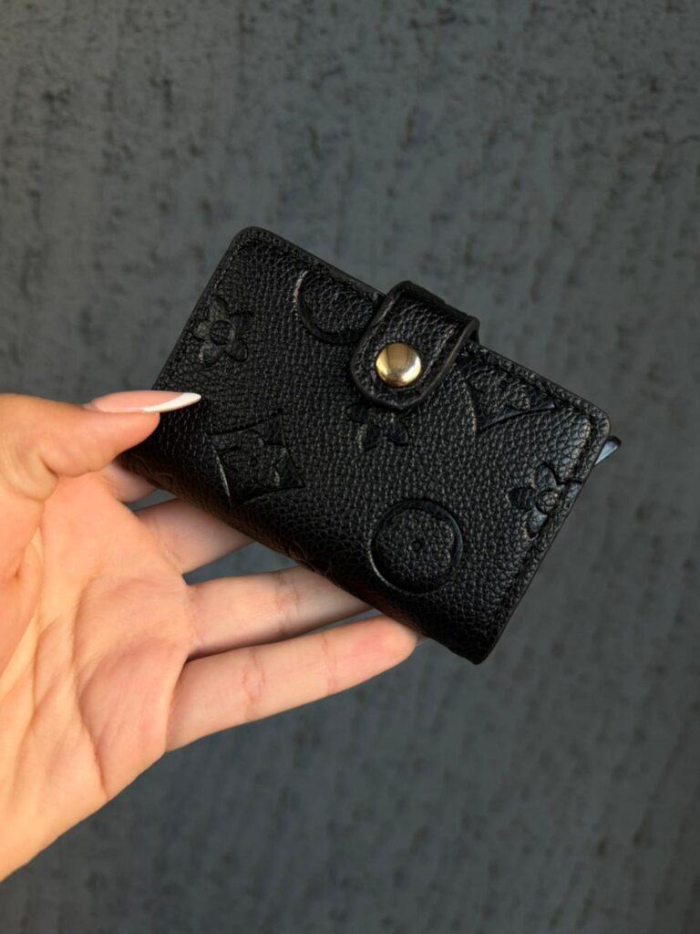 TARJETERO LV RELIEVE FLOR NEGRO 2000