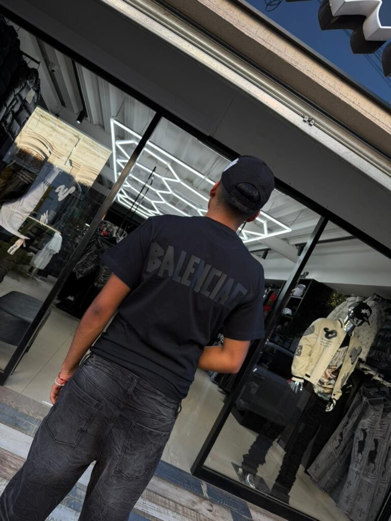 POLERA BALENCIAGA BLACK OVERSIZE JH98001