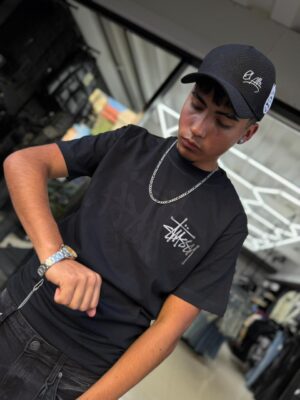 WhatsApp Image 2026-04-16 at 11.15.58 AM POLERA STUSSY BLACK OVERSIZE JH98001