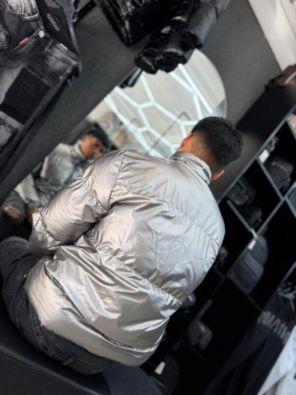 CHAQUETA GRIS BRILLANTE HD6109