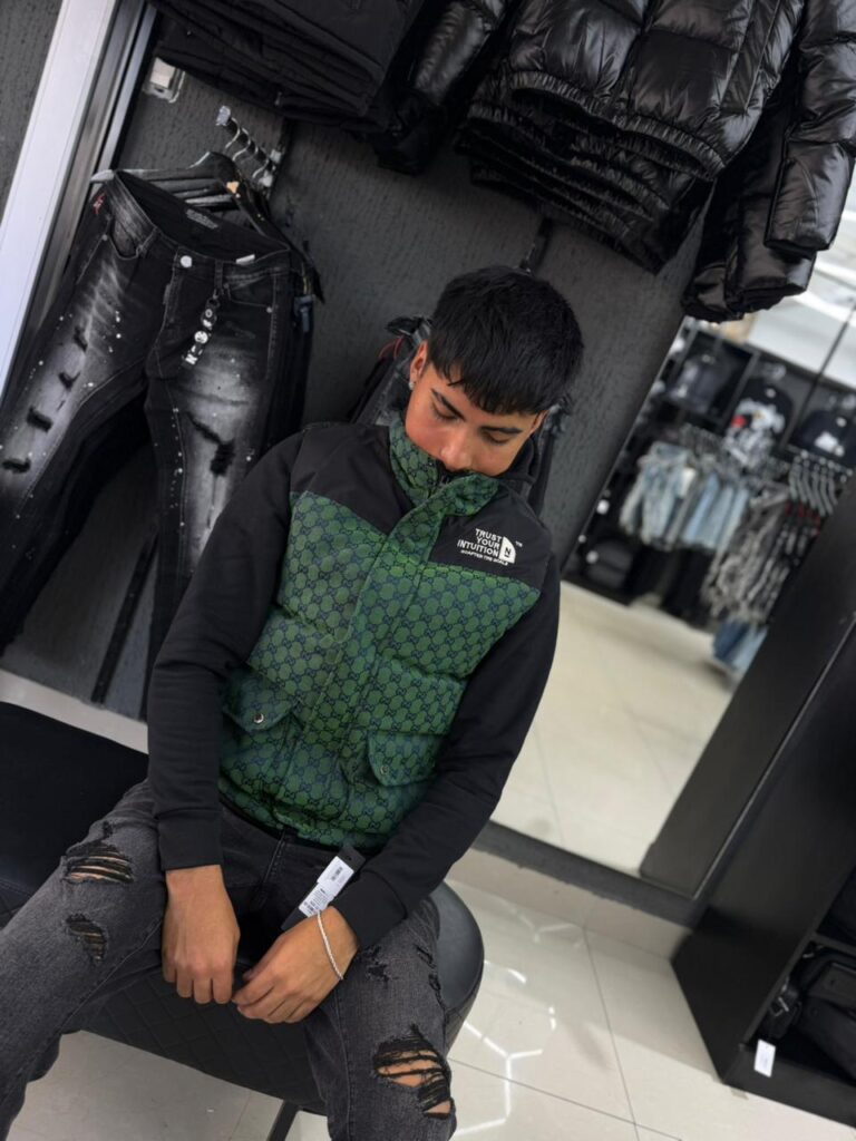CHAQUETA SIN MANGA TRUST YOUR INTUITION VERDE LG6603