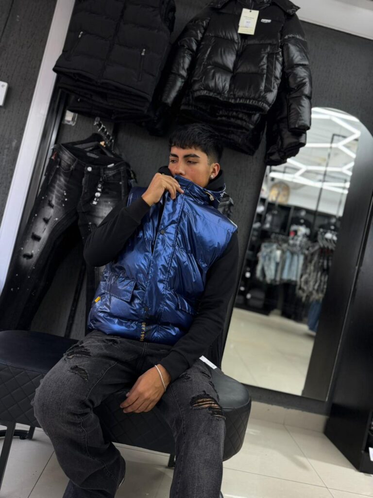 CHAQUETA SIN MANGA HUSTLA BLUE BRILLANTE 5703