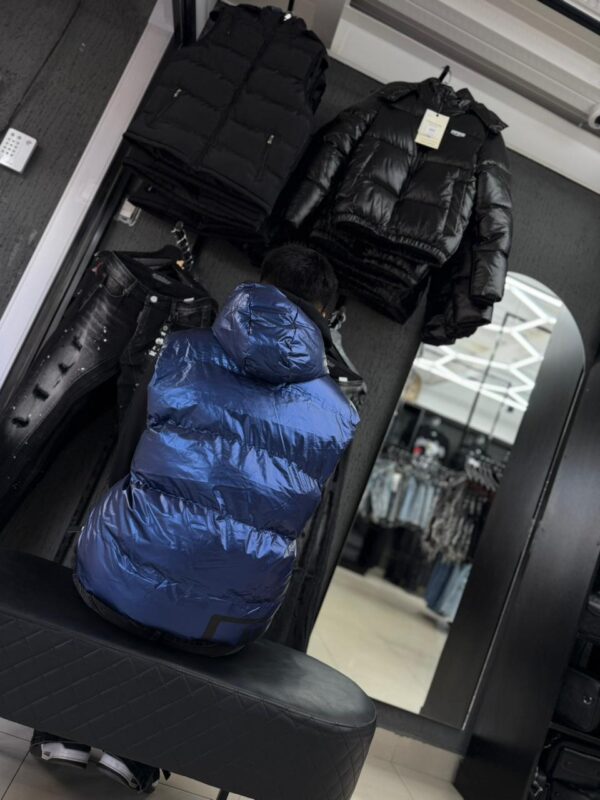 CHAQUETA SIN MANGA HUSTLA BLUE BRILLANTE 5703