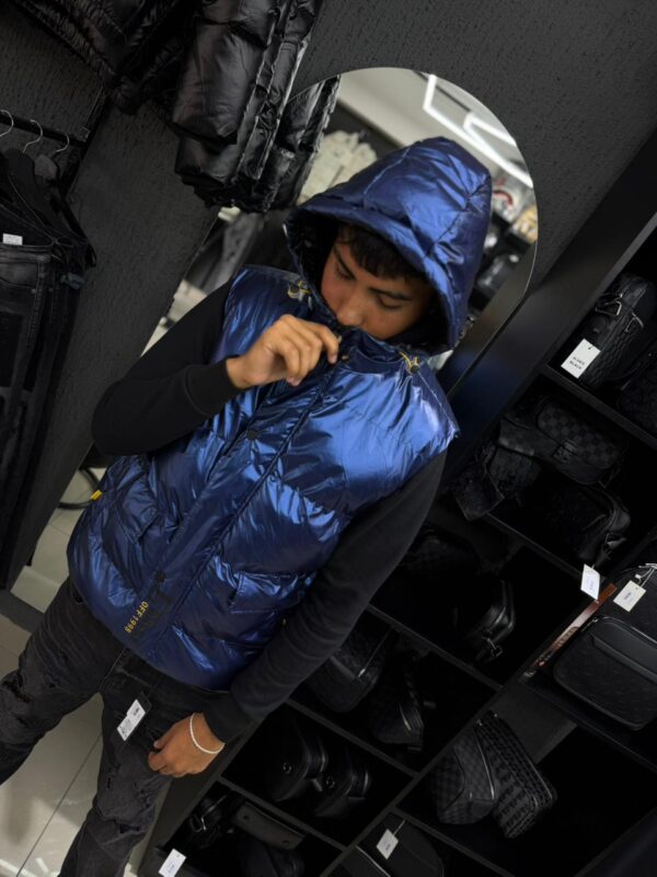 CHAQUETA SIN MANGA HUSTLA BLUE BRILLANTE 5703