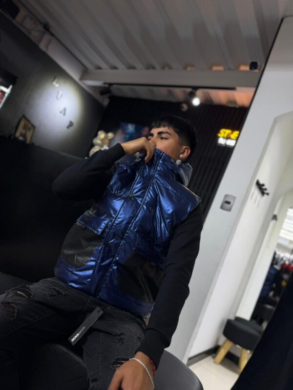 CHAQUETA MANGA CORTA AZUL BRILLANTE HUSTLA HT5708