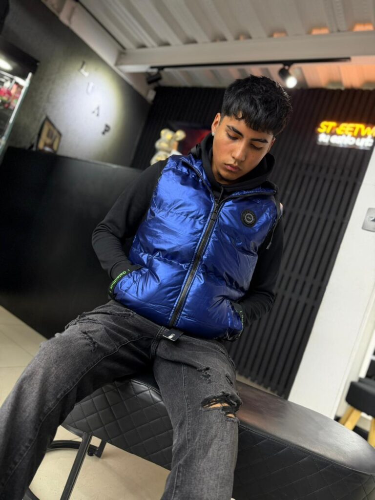 CHAQUETA SIN MANGA HUSTLA AZUL BRILLANTE HOMBRE HD6113