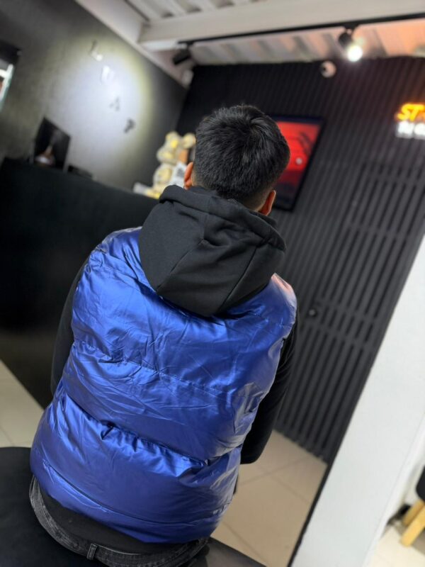 CHAQUETA SIN MANGA HUSTLA AZUL BRILLANTE HOMBRE HD6113