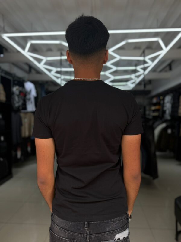 POLERA BASICA NEGRA LOGEQI LIMITED