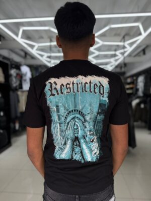 POLERA RESTRICTED NEGRA - ESTATUA DE LA LIBERTAD NIÑO BRILLANTE ORIGINALS