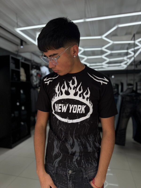 POLERA NEW YORK FUEGO NEGRO ORIGINALS NIÑO