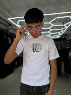 WhatsApp Image 2026-05-20 at 1.47.49 PM POLERA 18 BLANCA ORIGINALS NIÑO