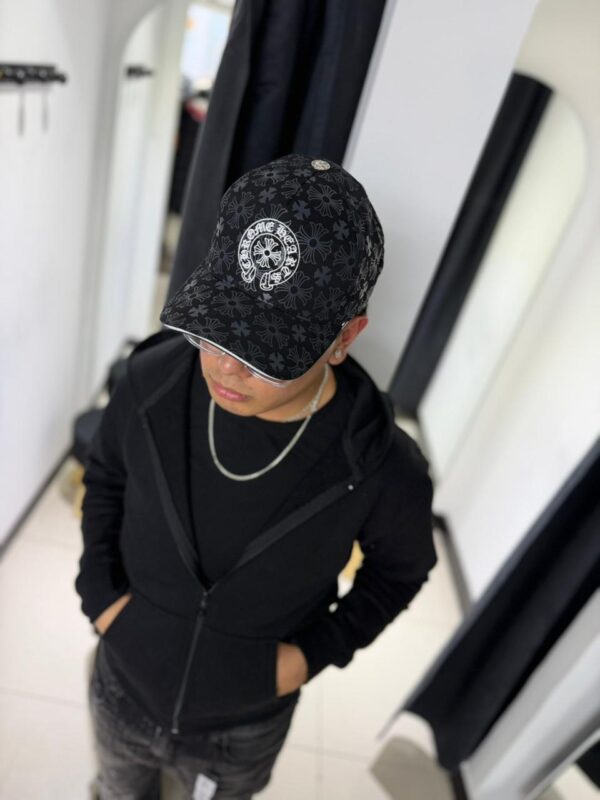 JOCKEY CHROME HEARTS NEGRO CRUZ CURVO LOGOS