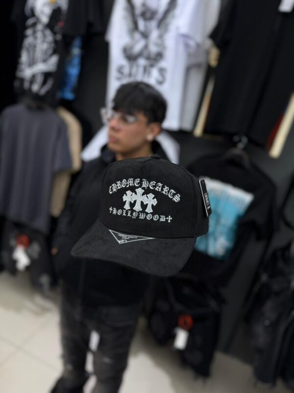 JOCKEY CHROME HEARTS NEGRO CRUZ SEMI CURVO CAP PREMIUM