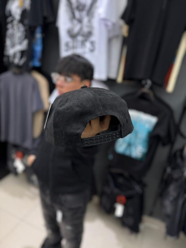 JOCKEY CHROME HEARTS NEGRO CRUZ SEMI CURVO CAP PREMIUM