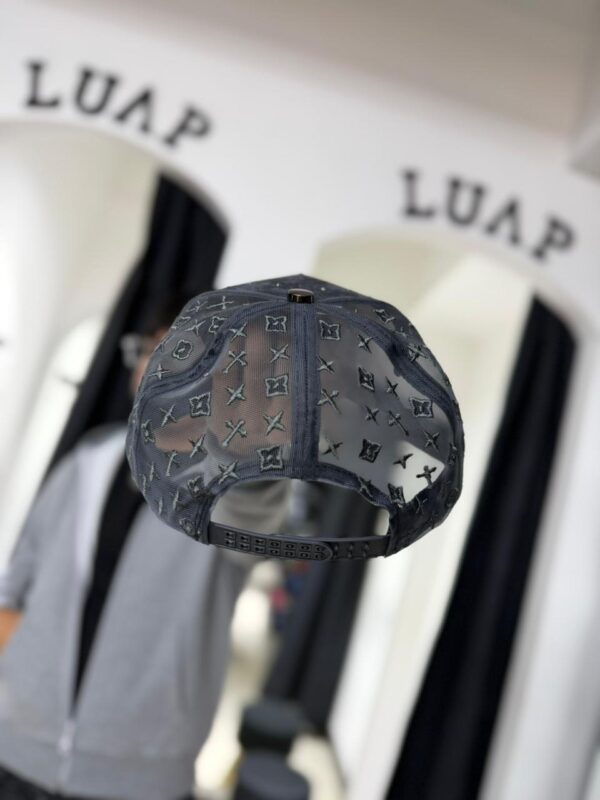 JOCKEY CURVO LA CHROME HEARTS GRIS CRUZ - GAMUZA BRILLANTE
