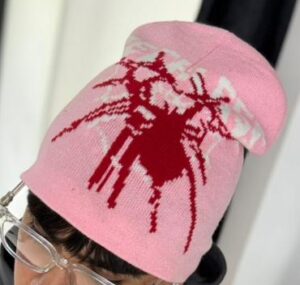 WhatsApp Image 2026-05-21 at 2.49.56 PM GORRO DE LANA ARAÑA ROJO-ROSADO